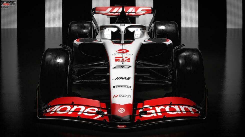 Von vorne ähnelt der Bolide seinem Vorgänger mit vielen weißen Flächen. Hinzu kommen rote Front- und Heckflügel vom neuen Hauptsponsor MoneyGram. Andere Sponsoren wie 1&1 oder Under Armour sind mit Mick Schumacher weg.