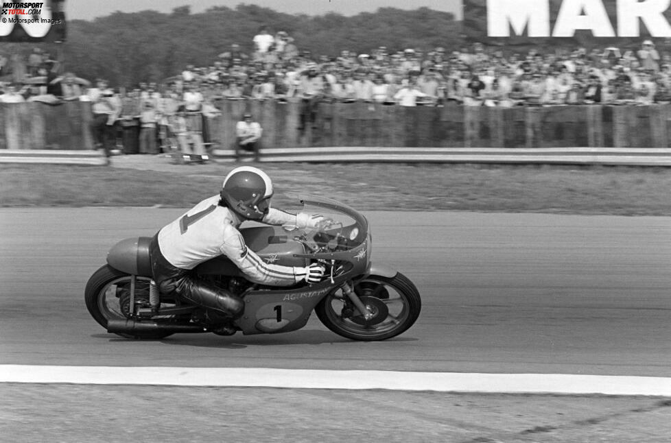 Giacomo Agostini feiert in der 500er-Klasse insgesamt neun Weltmeistertitel, davon sieben mit MV Agusta (1966-72).