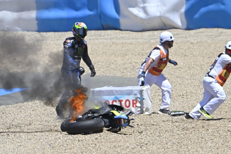 Der MotoGP-Sprint in Jerez beginnt turbulent: In Kurve 2 der ersten Runde löst Franco Morbidelli eine verheerende Kettenreaktion aus