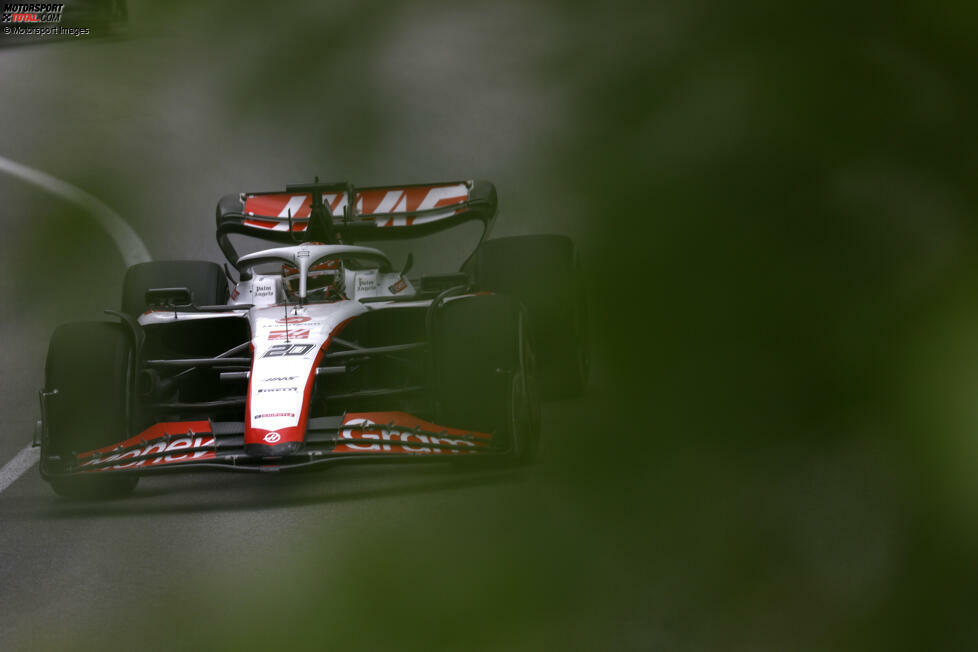 Kevin Magnussen (4): Das reine Qualifyingergebnis, in dem er klar hinter Hülkenberg landete, erzählt nicht die ganze Geschichte. In Q1 war Magnussen nämlich sogar schneller als der Deutsche, erst in Q2 kippte das. Im Rennen waren beide Haas-Piloten dann ungefähr auf Augenhöhe. Durch das Auto leider auf einem sehr schlechten Niveau ...