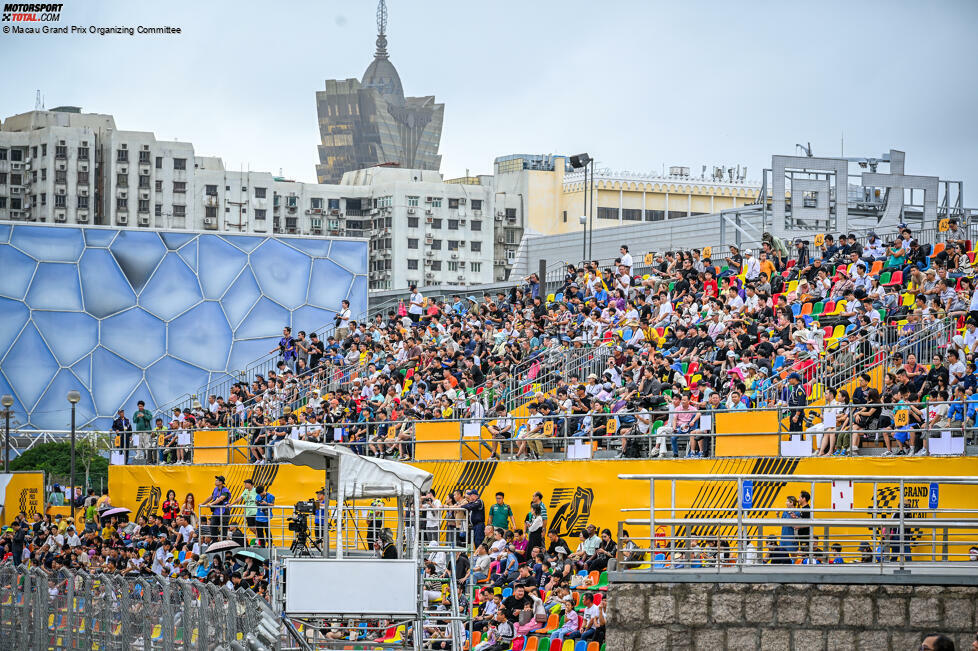 Großes Zuschauerinteresse: Schon am Trainingstag sind die Ränge gut gefüllt. Die Stadt Macau lebt und liebt ihren Grand Prix, der dieses Jahr 70-Jahr-Jubiläum feiert.