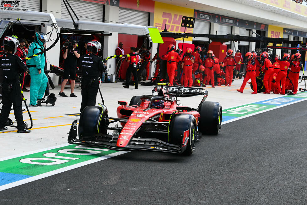 Carlos Sainz (3): Nach Baku mit einem besseren Wochenende, wenn man von der komplett unnötigen Fünf-Sekunden-Strafe mal absieht. Wirklich stark waren P3 im Qualifying und vor allem P5 im Rennen aber auch nicht. Rehabilitation nach Baku, mehr aber auch nicht.