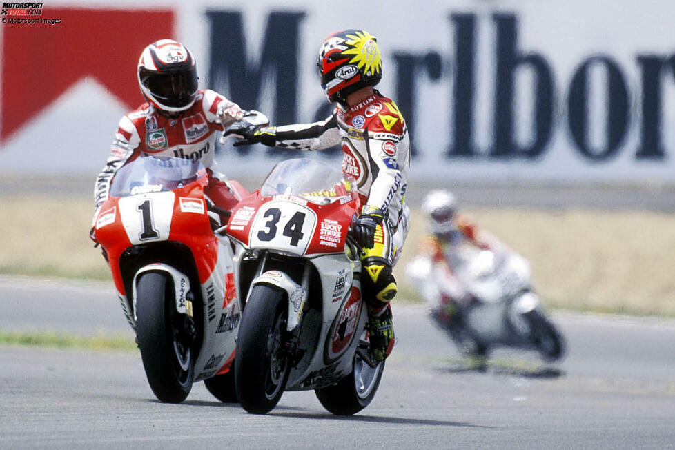 500. Grand Prix: Europa 1993 in Barcelona - Sieger: Wayne Rainey (Yamaha). In seiner schicksalhaften letzten Saison befindet sich Rainey (links im Bild) auf dem Weg zu einem vierten 500er-Titel. Dabei siegt er unter anderem beim 500. Grand Prix der WM-Geschichte. Weltmeister wird in dieser Saison letztlich Kevin Schwantz (rechts im Bild).