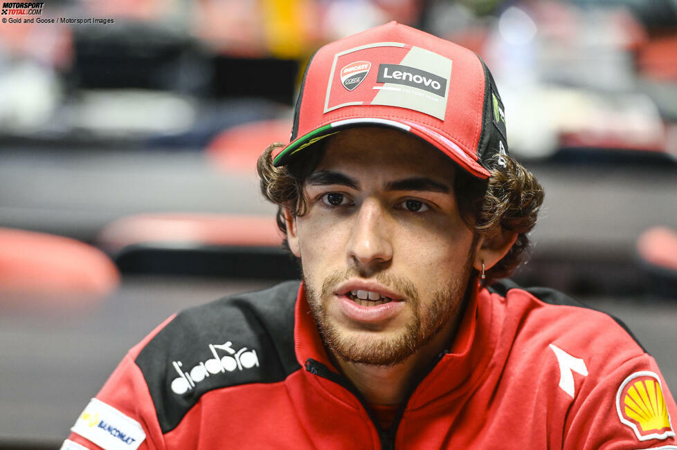 Enea Bastianini (Italien) besitzt im Ducati-Werksteam einen Vertrag, der bis Ende 2024 gilt. Anschließend wechselt er für 2025/26 zu Tech3-KTM.