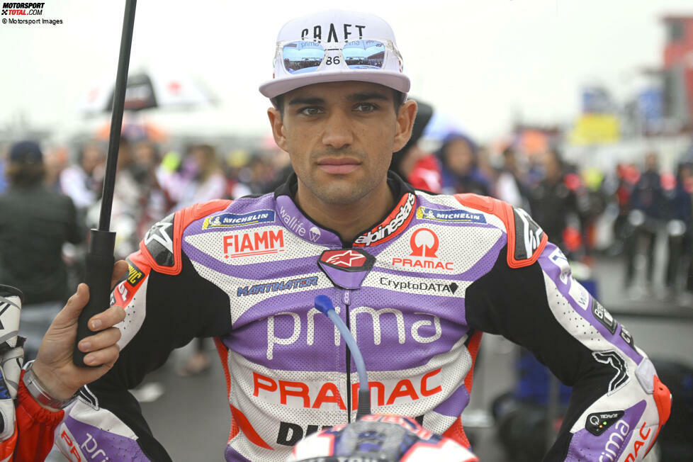 Jorge Martin (Spanien) hat bei Pramac-Ducati einen Vertrag für 2024. Der besitzt eine Ausstiegsklausel, sollte Martin ein Angebot eines anderen Herstellers annehmen. Das er das für 2024 nicht tun wird, hat er aber schon öffentlich gesagt.