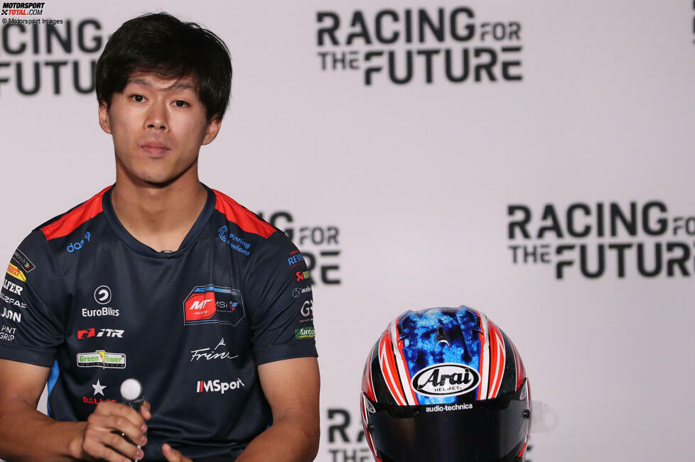 Ai Ogura (Japan) steigt 2025 ebenfalls in die Königsklasse MotoGP auf. Er hat für zwei Jahre bei Trackhouse-Aprilia unterschrieben. Als Nachfolger von Miguel Oliveira wird er der neue Teamkollege von Raul Fernandez. Oguras Vertrag läuft bis Ende 2026.