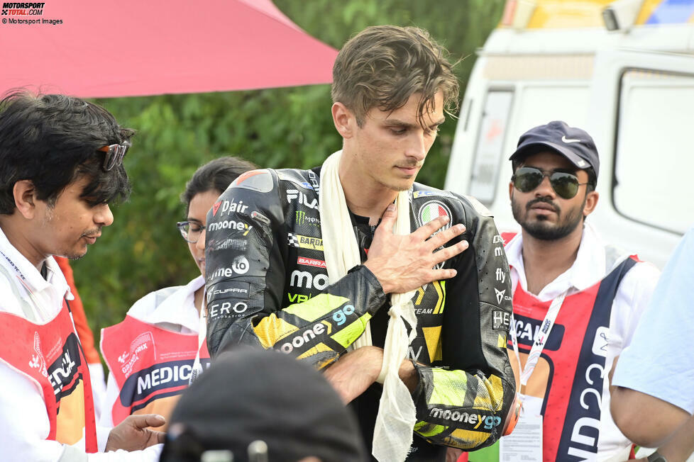 Im Sprint von Indien kracht Luca Marini kurz nach dem Start ausgerechnet Teamkollege Marco Bezzecchi ins Heck. Bezzecchi kann weiterfahren, doch Marini bricht sich das linke Schlüsselbein und muss operiert werden. Am nächsten Grand Prix in Japan kann er nicht teilnehmen.