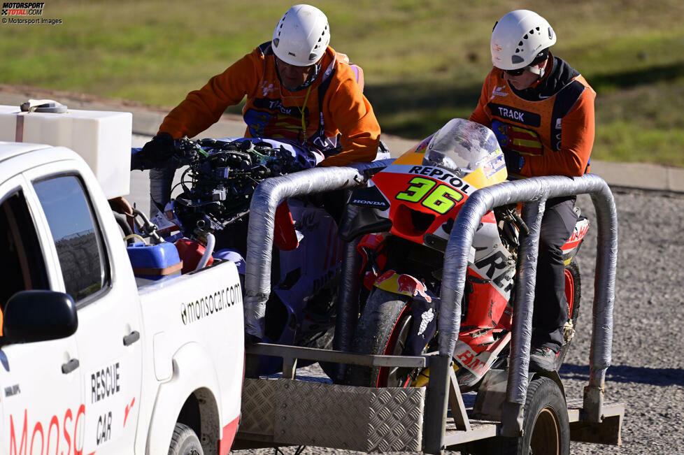 Beim Saisonfinale in Valencia stürzt Joan Mir im ersten Freien Training. Zwar werden keine Frakturen festgestellt, wegen anhaltender Schmerzen im Nacken fährt der Honda-Pilot dennoch nicht weiter. Damit fand kein Grand Prix 2023 mit dem kompletten Stammfahrer-Feld statt.