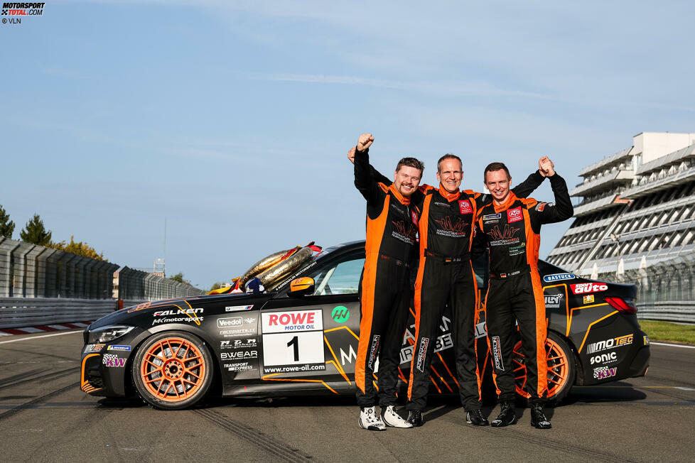 Platz 1: Daniel Zils, Oskar Sandberg, Philipp Leisen (Adrenalin Motorsport Team Motec; BMW 330i - VT2 R+4WD) - 117 Punkte