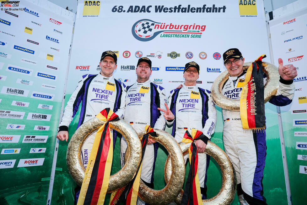 Klasse V6: Christian Büllesbach/Lutz Rühl/Andreas Schettler - Porsche Cayman S (hier mit links Daniel Zils)