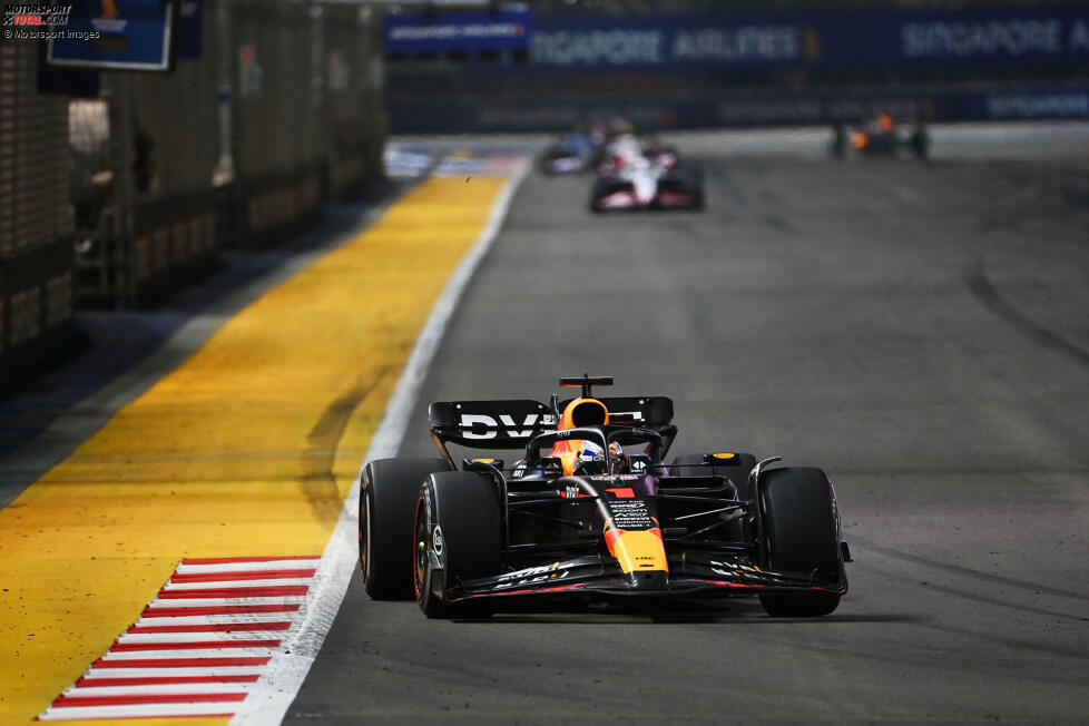 Max Verstappen (3): Der Red Bull ging in Singapur nicht gut, aber auch Verstappen selbst machte nicht den besten Eindruck, was man am vergleichsweise kleinen Vorsprung auf Perez im Qualifying sieht. Dazu gleich zwei Verwarnungen kassiert. Im Rennen zumindest ein starker Schlussspurt, P5 ist aber nicht mehr als Schadensbegrenzung.