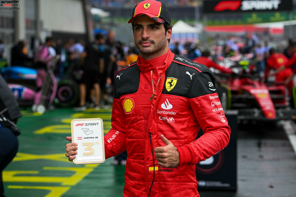 Carlos Sainz (3): Auch dem Spanier muss man die Strafen anlasten. Für ihn ging es so nachträglich von P4 noch bis auf P6 zurück. Auch davon abgesehen in Qualifying und Rennen langsamer als der Teamkollege. P3 im Sprint reißt es zumindest ein bisschen wieder raus.
