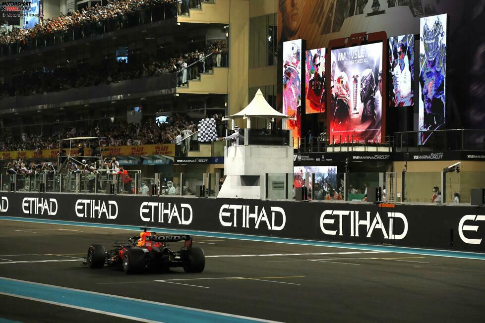 Sieg #75 (Max Verstappen - Abu Dhabi 2021): Am Ziel der Träume: In einem dramatischen und kontroversen Saisonfinale 2021 gewinnt Verstappen das Rennen und damit den WM-Titel vor Lewis Hamilton. Es ist Red Bulls erster Titel mit Honda, der erste überhaupt seit acht Jahren und das Ende der Mercedes-Vorherrschaft in der Formel 1.