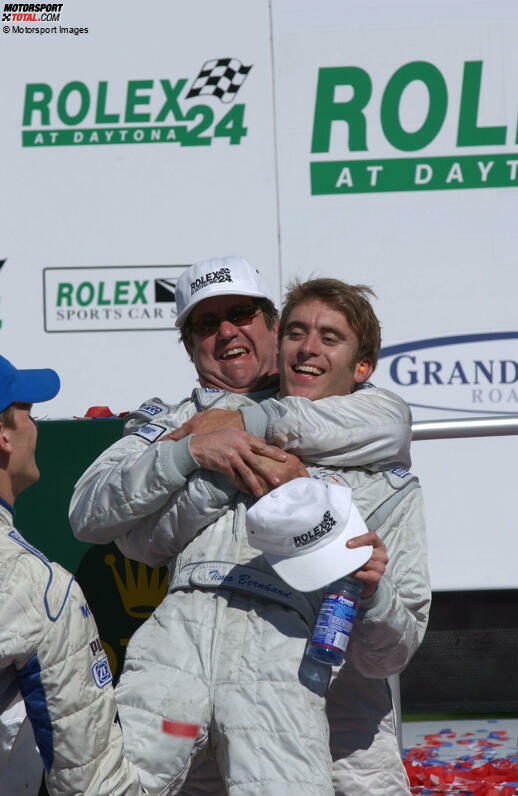 Der jugendliche Timo Bernhard, hier mit Michael Schrom, verstand erst mit den Folgejahren die Bedeutung des Sieges. Heute ist er wie Bergmeister Porsche-Legende.