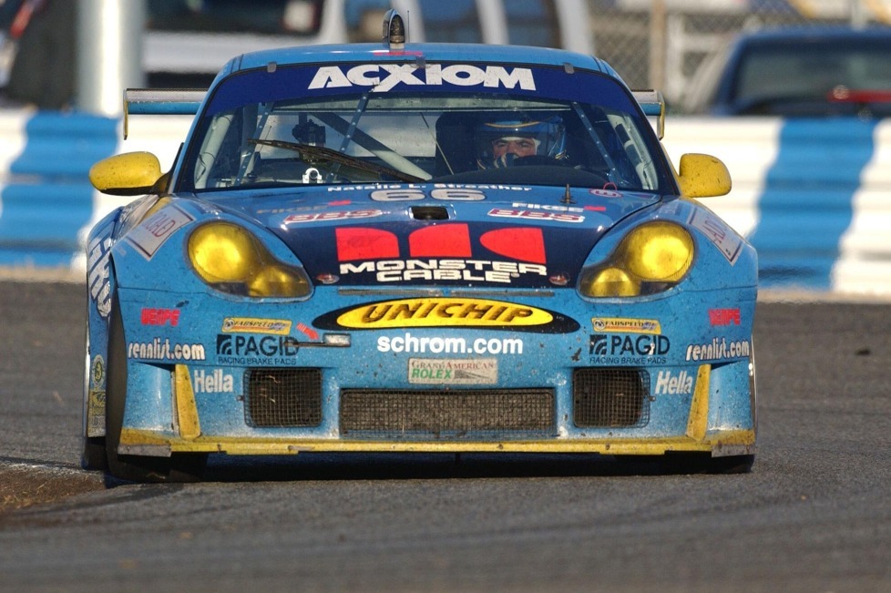 The Racers Group schlug im Jahr 2003 mit einem Porsche 911 GT3 RS aus der kleinsten Klasse die Prototypen - Mit dabei: Timo Bernhard und Jörg Bergmeister