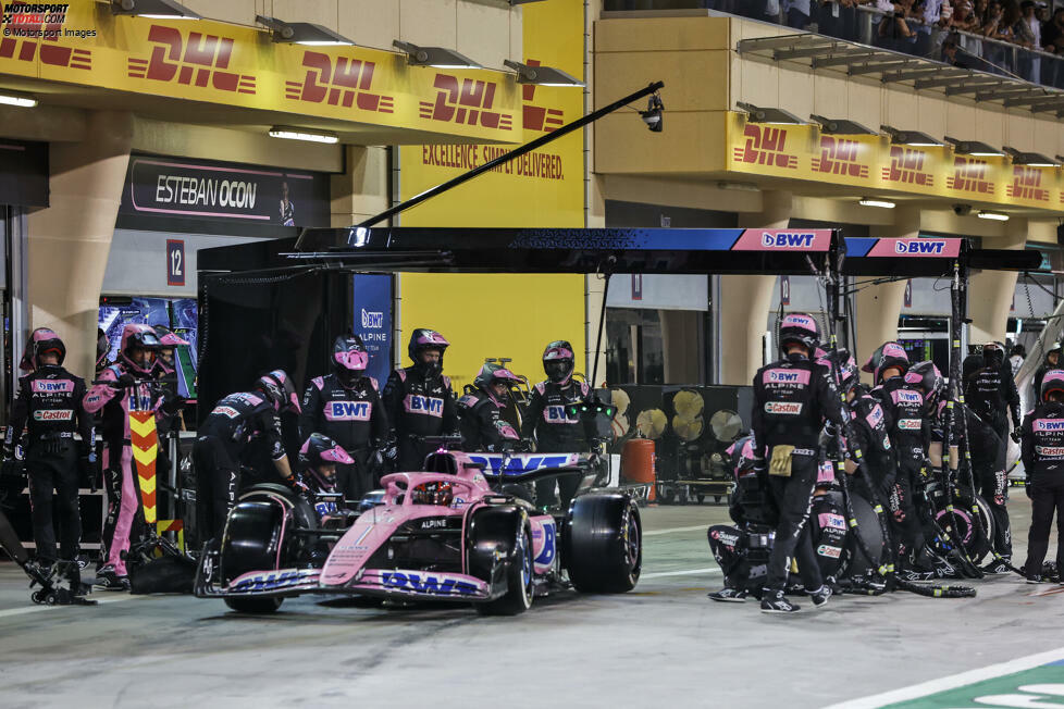 Esteban Ocon (5): Drei Strafen im Rennen, von denen zwei auf seine Kappe gehen. Zwar jeweils nur kleine Fehler, aber auch Otmar Szafnauer sagt, dass das auf dem Level nicht passieren darf. Da hilft dann auch das ordentliche Qualifying nicht mehr. Für uns der schlechteste Fahrer beim Saisonauftakt.