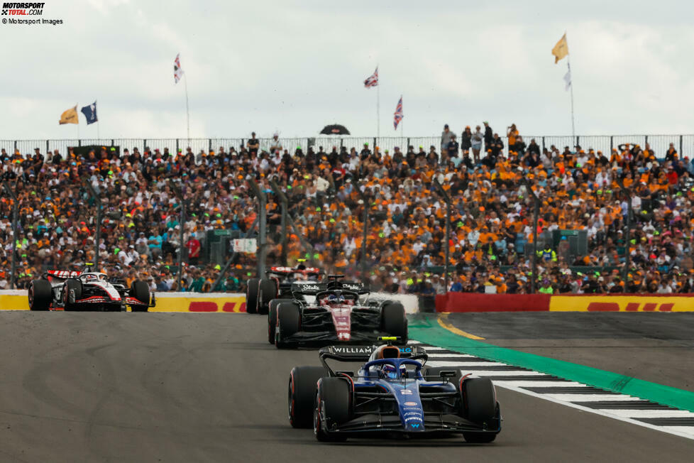 Logan Sargeant (3): Zeigte mit P11 sein bislang bestes Formel-1-Rennen, die Formkurve zeigt nach oben. Aber: P14 im Qualifying ist natürlich zu wenig, wenn der Teamkollege in Q2 gleichzeitig Vierter wird. Trotzdem ein ordentlicher Auftritt ohne größere Fehler beim Williams-Heimspiel.