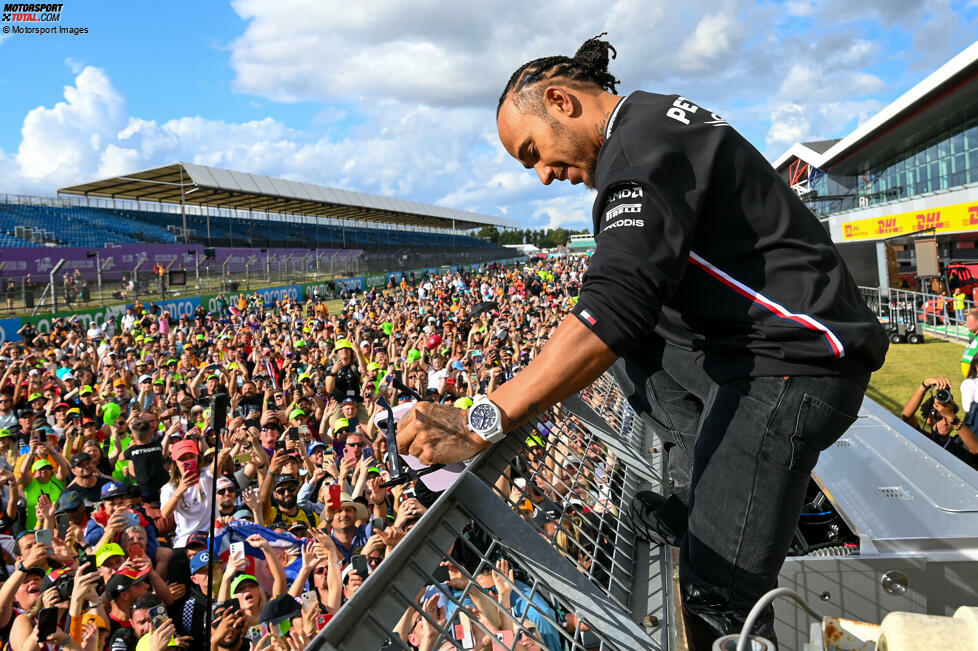 Lewis Hamilton (2): Wo andere Fahrer Pech mit dem Safety-Car hatten, da hatte Hamilton Glück. So landete er am Ende auf dem Podium, was im Normalfall und nach einer schlechten ersten Runde wohl nicht passiert wäre. Gerade noch eine schwache 2 für den Rekordweltmeister.