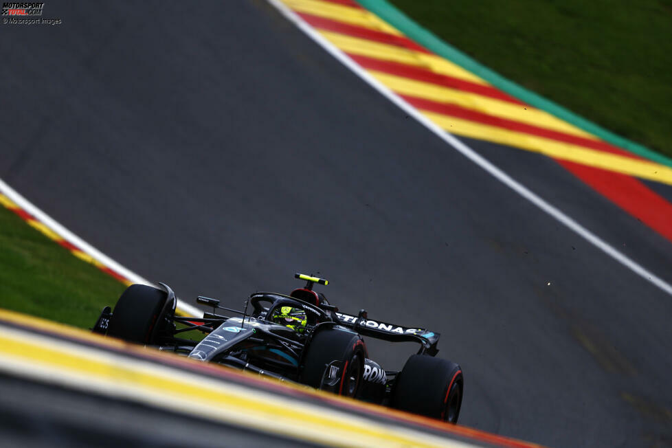 Lewis Hamilton (2): Die Strafe im Sprint war hart, zumal er wohl von deutlich weiter vorne gestartet wäre, wenn der Teamkollege ihm nicht die Runde im Shootout ruiniert hätte. Im Rennen gut unterwegs, auch wenn er am Ende etwas zu langsam war, um Leclerc noch anzugreifen. Am Ende P4 und der Bonuspunkt für die schnellste Runde. Gut.