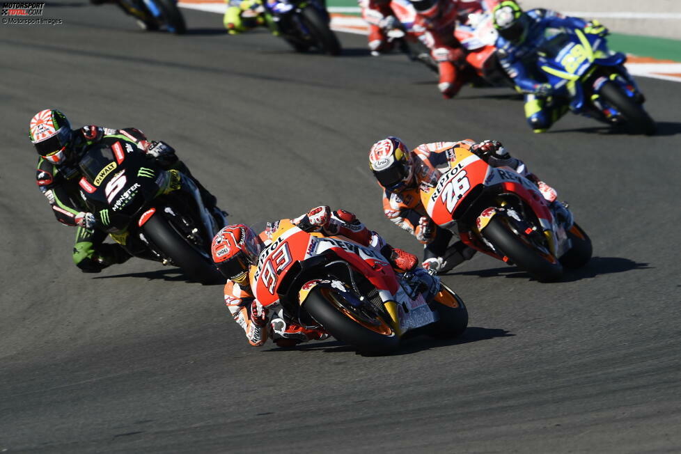 2017 zieht sich die Titelentscheidung bis zum Saisonfinale in Valencia. Nach einem Sturz seines WM-Rivalen Andrea Dovizioso reicht Marquez ein dritter Platz, um seinen Titel zu verteidigen.
Saisonbilanz: 6 Siege in 18 Rennen, 298 Punkte