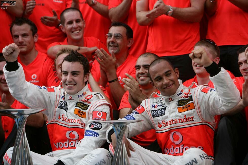 Fernando Alonso & McLaren: Zur Saison 2007 gelingt Ron Dennis mit der Verpflichtung von Fernando Alonso scheinbar der große Wurf. Der Spanier ist mit Renault gerade zweimal in Folge Weltmeister geworden und soll bei McLaren eine neue Ära prägen. Doch alles kommt anders.