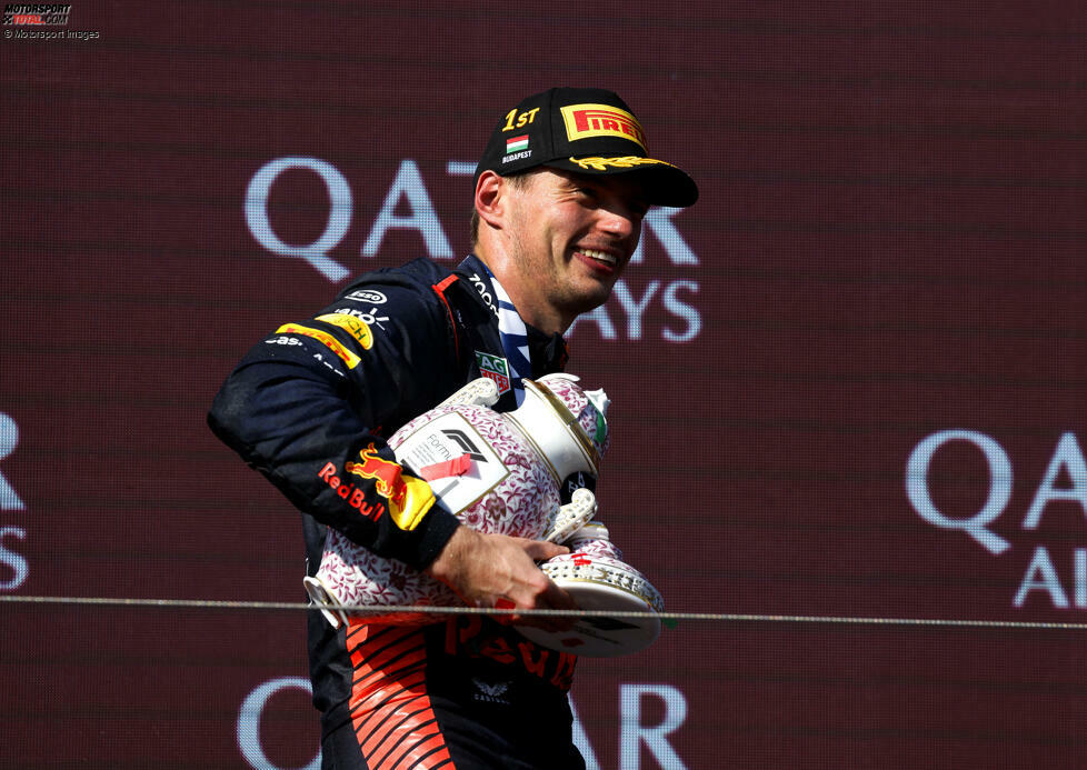 Verstappen ist in die Top 3 der Fahrer mit den meisten aufeinanderfolgenden Podiumsplatzierungen aufgestiegen: 15 zwischen Abu Dhabi und Italien 2023. P1 gehört Michael Schumacher mit 19 aufeinanderfolgenden Podiumsplatzierungen zwischen 2001 und 2002.