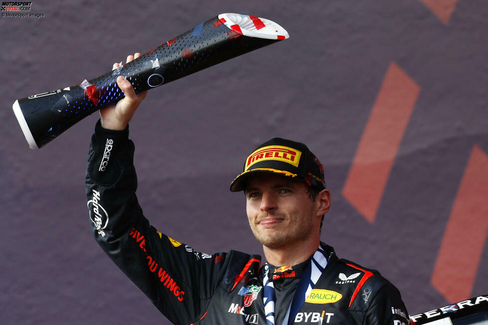 Der-Red-Bull-Pilot ist nun die Nummer 2 mit den meisten Podiumsplatzierungen in Folge ab dem ersten Rennen einer Saison. Zwischen Bahrain und Italien stand er 14-mal auf dem Podium, womit er nur noch von Michael Schumacher übertroffen wird, der in der Saison 2002 bei allen 17 Rennen auf dem Podium stand.