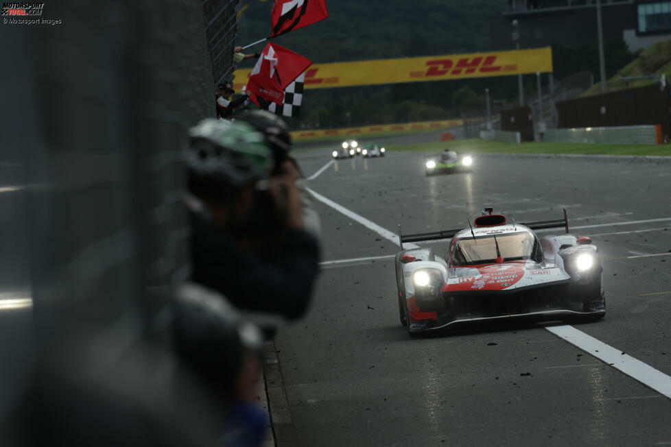 Platz 2 Hypercar: Mike Conway/Kamui Kobayashi/Jose Maria Lopez (Toyota GR010 Hybrid) - 145 Punkte