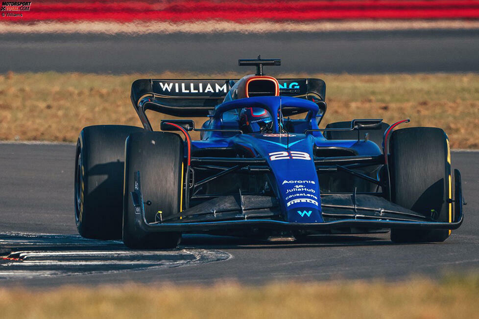 Alexander Albon ist der erste Pilot, der das neue Auto fahren darf.