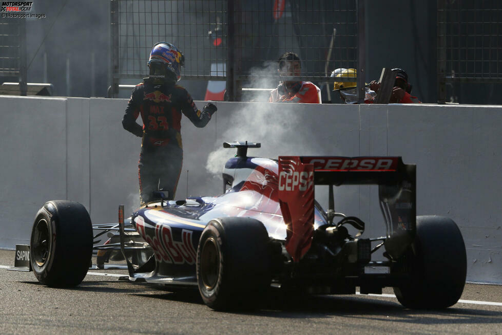 2015: Rookie Max Verstappen musste seinen Wagen drei Runden vor Schluss mit einem Getriebeschaden auf der Start-Ziel-Linie abstellen. Nach der Bergung des Autos reichte die Zeit nicht mehr aus, um das Rennen neu zu starten.
