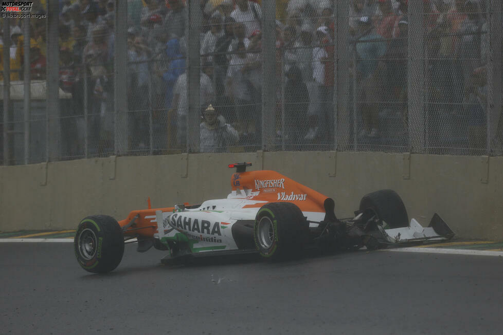 2012: Paul Di Resta geriet in der vorletzten Runde in der letzten Kurve ins Aquaplaning und schlug an achter Stelle liegend in die Mauer ein. Der Force India blieb auf der Strecke liegen, sodass kurz vor Schluss das Safety-Car auf die Strecke musste.