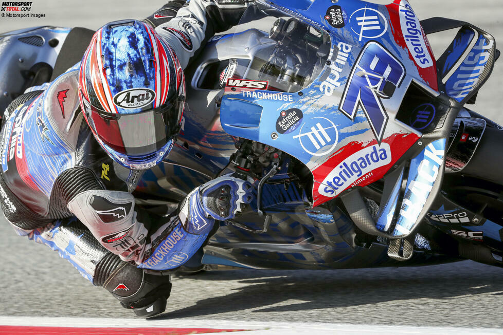 Erstmals auf dem MotoGP-Bike, der RS-GP des Aprilia-Satellitenteams Trackhouse, sitzt Ogura im November 2024 bei den Testfahrten auf dem Circuit de Barcelona-Catalunya. In der Saison 2025 ist der Japaner Teamkollege von Raul Fernandez, der bereits seit Anfang 2024 für das Team von Trackhouse-Boss Justin Marks in den Lenker greift.