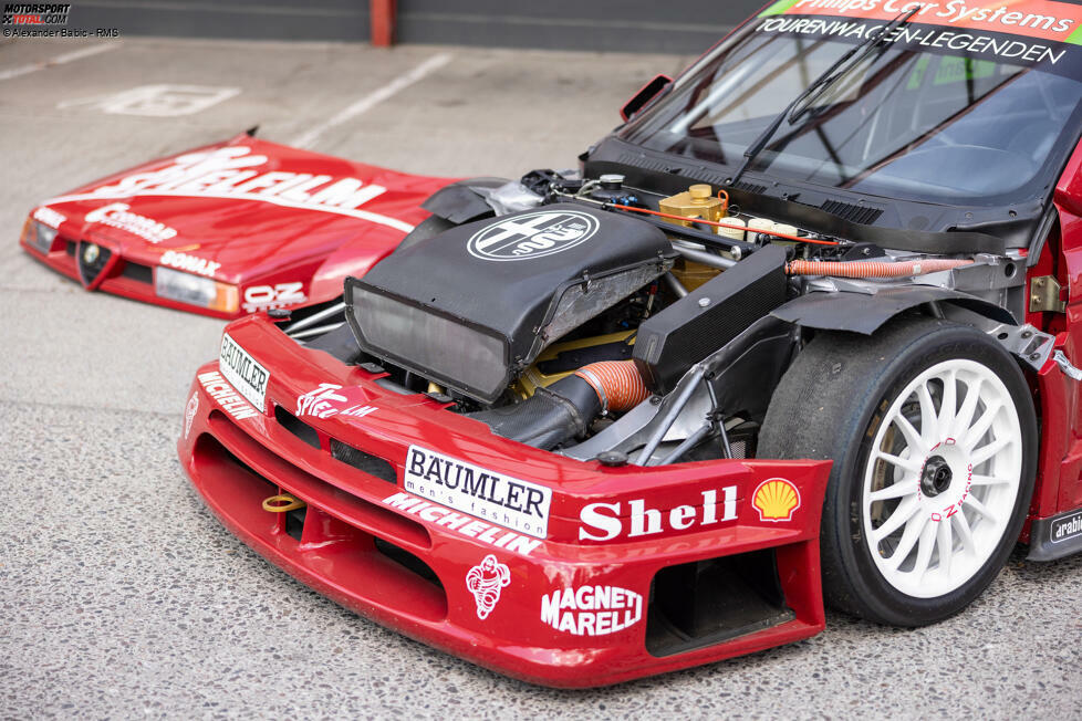 Das Fahrzeug, das über einen Allradantrieb verfügt, wurde für die Saison 1994 mit einem neuen, sieben Kilogramm leichteren V6-Saugmotor mit 2,5 Litern Hubraum ausgestattet. Der bietet 440 PS, zudem wurden die Komponenten im Vergleich zu 1993 neu angeordnet, wodurch der Motor nach hinten rückte und einen tieferen Schwerpunkt ermöglichte.