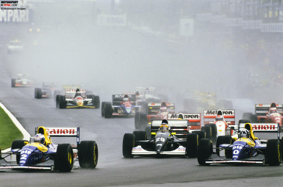 Erste Reihe fußfrei in einer historischen Runde der Formel-1-Geschichte: Wendlinger startet im Sauber als Fünfter in den Grand Prix in Donington 1993, überholt am Start Ayrton Senna und Michael Schumacher. Es ist jene Runde, die als Sennas wahrscheinlich beste aller Zeiten Schlagzeilen machen sollte.