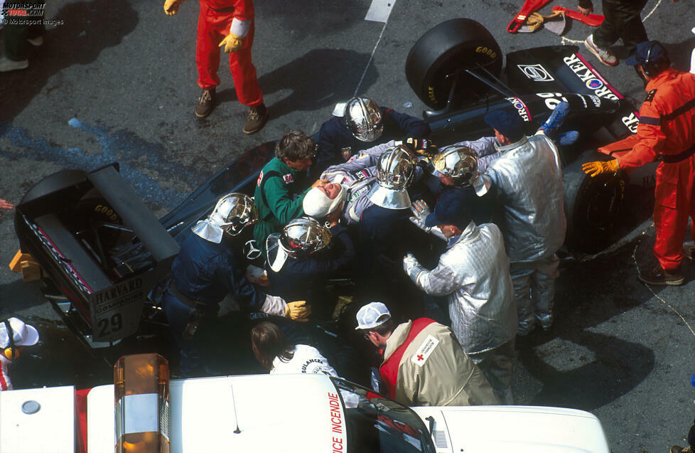 Zwei Wochen später ist Ratzenberger tot und Wendlinger kämpft um sein Leben: Nach diesem Crash in der Hafenschikane in Monaco liegt der Tiroler fast drei Wochen lang im Koma.