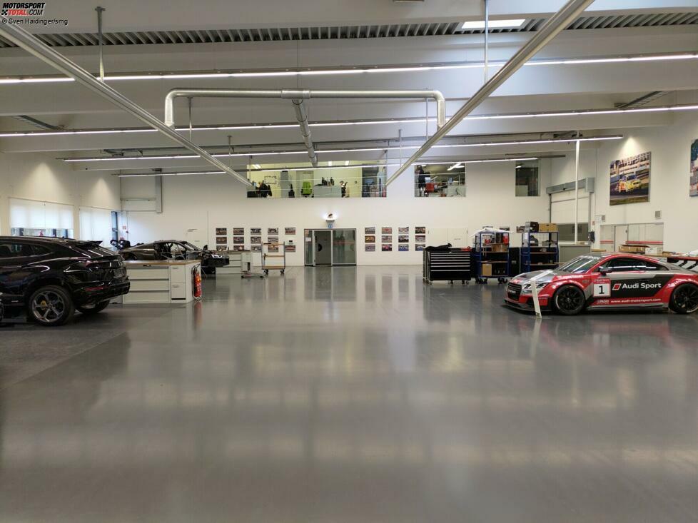 Erfolgsstätte: In der großen Werkstatt-Halle wurden bereits die Class-1-Boliden auf ihre Einsätze in der Hersteller-DTM vorbereitet, jetzt sind es die GT3-Boliden von Lamborghini und Audi, mit denen Abt auf der Nordschleife und in der DTM am Start ist. Die Formel-E-Autos sind das ganze Jahr lang per Fracht unterwegs.