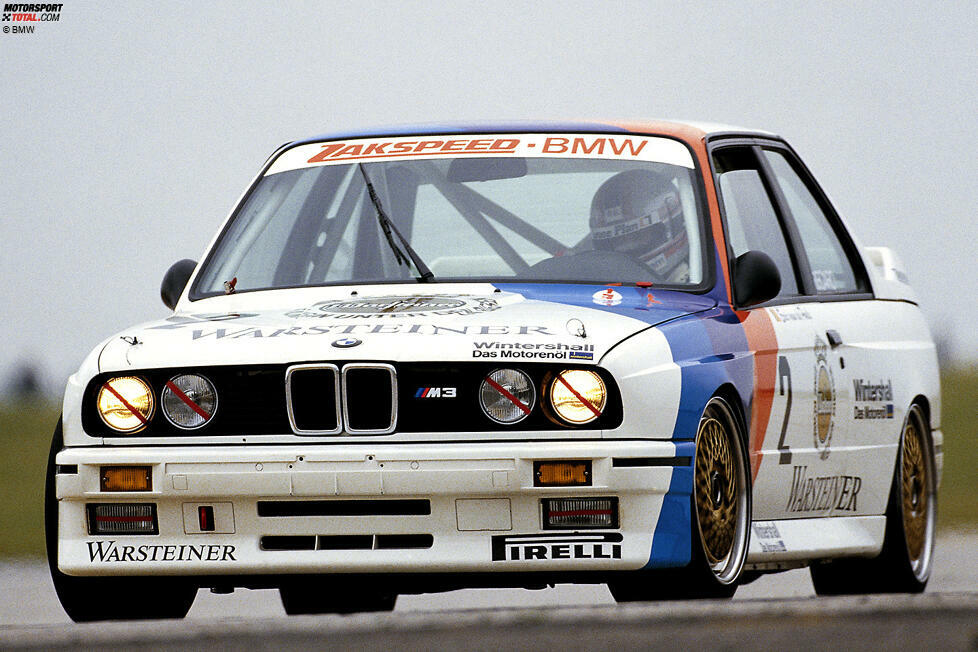 BMW M3 (1987 - 1989): Die Geburt einer Legende! Mit dem 300 PS starken M3 (Baureihe E30) dominiert BMW den Tourenwagensport. 1987 holt man im Premierenjahr 1987 durch Eric van de Poele und Zakspeed den DTM-Titel (ebenfalls ohne Sieg), 1989 schlagen Robert Ravaglia und Schnitzer zu. Insgesamt gelingen in nur drei Jahren 17 Siege.