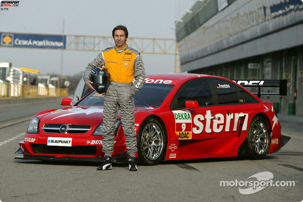 Opel Vectra GTS V8 (2004 - 2005): Da nun Limousinen als DTM-Basis dienen, wechselt Opel auf den Vectra. Und engagiert mit Heinz-Harald Frentzen sogar einen Ex-F1-Star. Die Rückkehr an die Spitze gelingt nicht: 2004 wird Reuter einmal Dritter, ehe Besitzer General Motors den Stecker zieht. 2005 holt Frentzen zwei dritte Plätze.