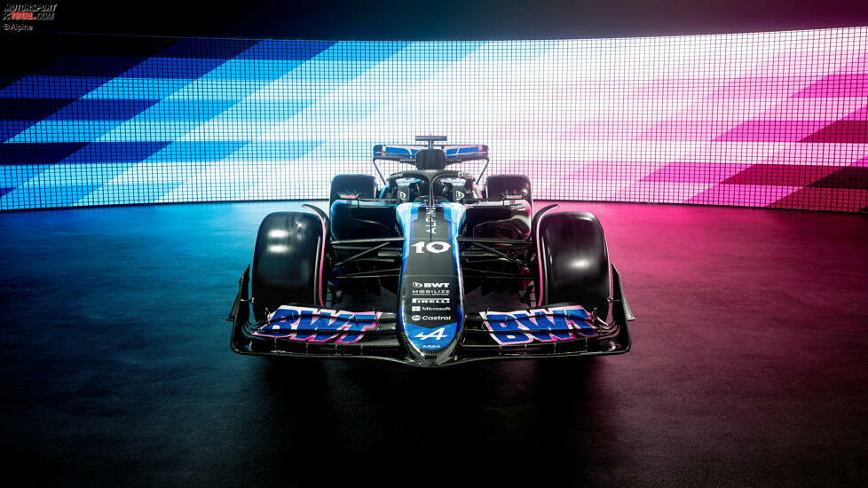 In dieser Hinsicht ist Alpine einen eigenen Weg gegangen und hat den Einlass nach unten zum Boden gezogen, wo er auf das Chassis trifft, um ein L-förmiges Design zu schaffen, das nicht nur mehr Kühlung bietet, sondern auch ein alternatives Designmerkmal für den Undercut des Seitenkastens darstellt.