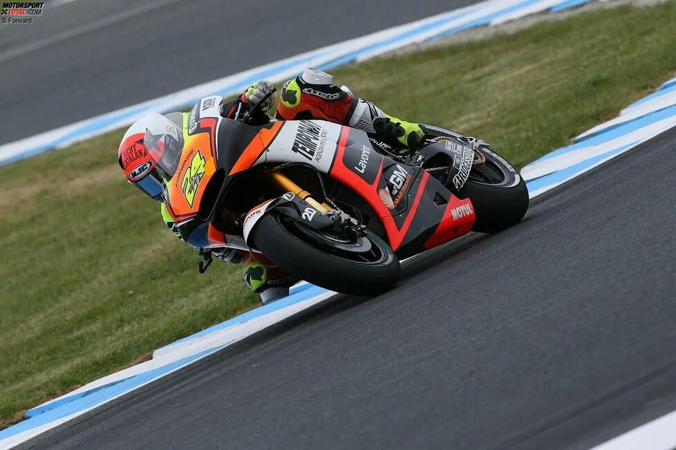 Doch diese hält nur ein Jahr und endet mit einer Rückkehr in die Moto2. Trotzdem versucht es Elias in der MotoGP immer wieder. So fährt er die Saison 2015 bei Forward-Racing als Ersatzpilot zu Ende, landet aber meist außerhalb der Punkte.