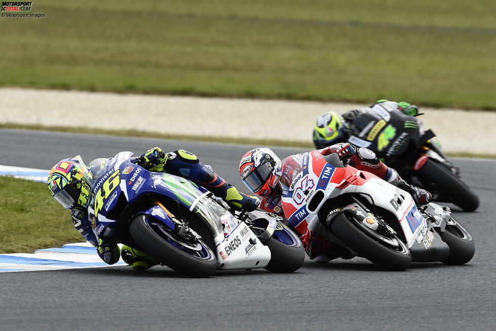 Phillip Island 2016: Valentino Rossi schafft es im nassen Qualifying nur auf Startplatz 15. Das Podium scheint außer Reichweite, doch Phillip Island zählt zu Rossis Lieblingsrennen und am Sonntag gelingt ihm eines seiner Meisterstücke.