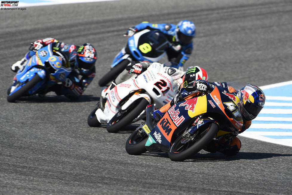 Jerez 2016: Brad Binder qualifiziert sich als Zweiter, muss wegen technischen Unregelmäßigkeiten an seiner KTM dann aber von ganz hinten starten. Nur 15 Runden braucht er, um Podestluft zu schnuppern. Am Ende reicht es sogar für seinen ersten Sieg in der Moto3.