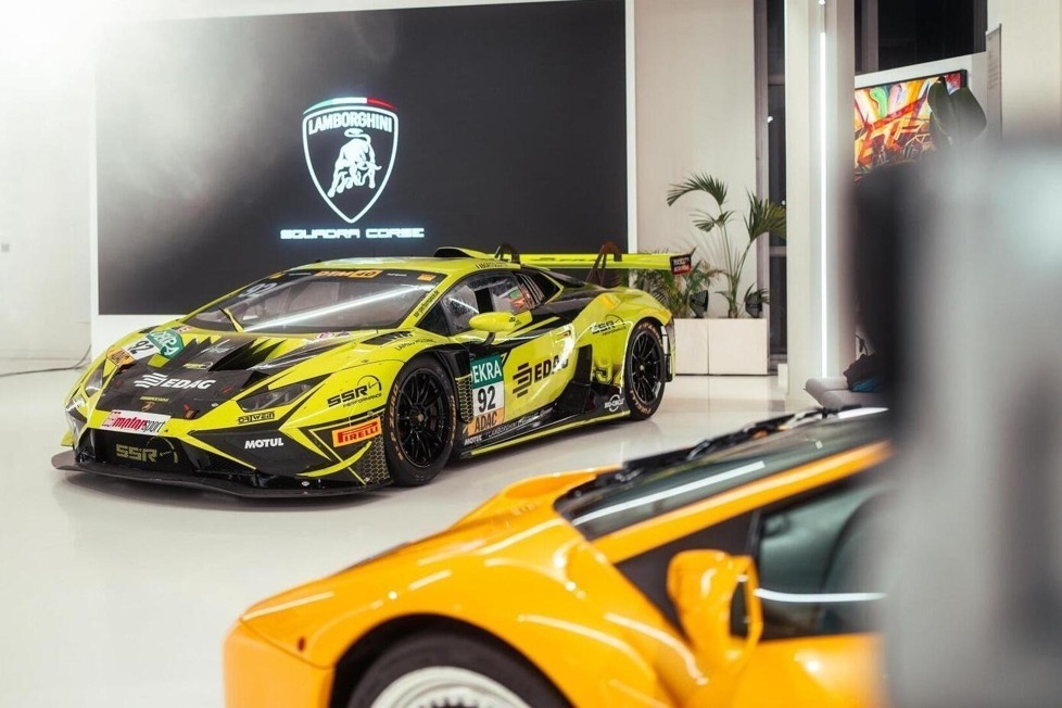 Am 10. Dezember 2024 übergab das SSR-Team Mirko Bortolottis DTM-Meisterauto an das Lamborghini-Museum in Sant' Agata: Wie die Italiener den großen Triumph feiern