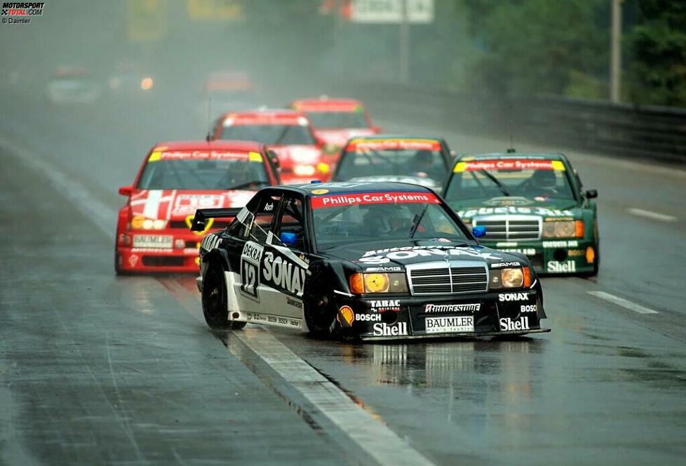 Saison 1993: Nachdem die DTM lange Jahre mit einem klassenlosen Reglement fährt, wird zur Saison 1993 das teure Klasse-1-Reglement eingeführt, das sich der Technik der Gruppe C und Formel 1 annähert. Auch die Hersteller können dabei ein Wörtchen mitreden, allerdings ohne Erfolg, ...