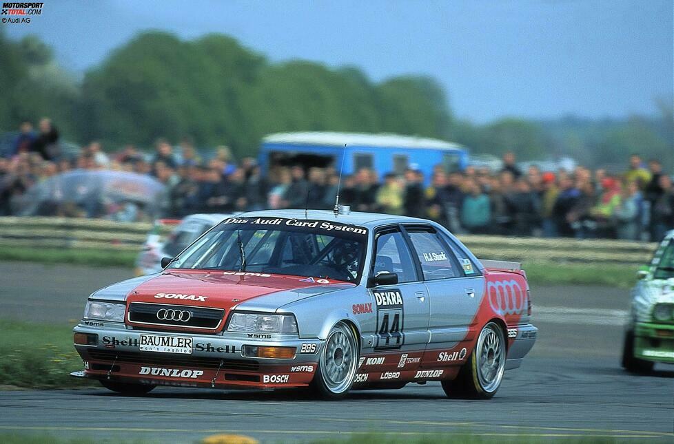 Saison 1992: 1990 und 1991 dominiert Audi mit dem V8 quattro, weshalb die Ingolstädter 1992 an Gewicht zulegen müssen. Um konkurrenzfähig zu bleiben, wird eine Kurbelwelle mit 180° Hubzapfenversatz eingesetzt, die aber nicht im Serienauto vorkommt. Das ONS-Berufungsgericht greift ein und Audi verlässt die DTM mitten in der Saison.