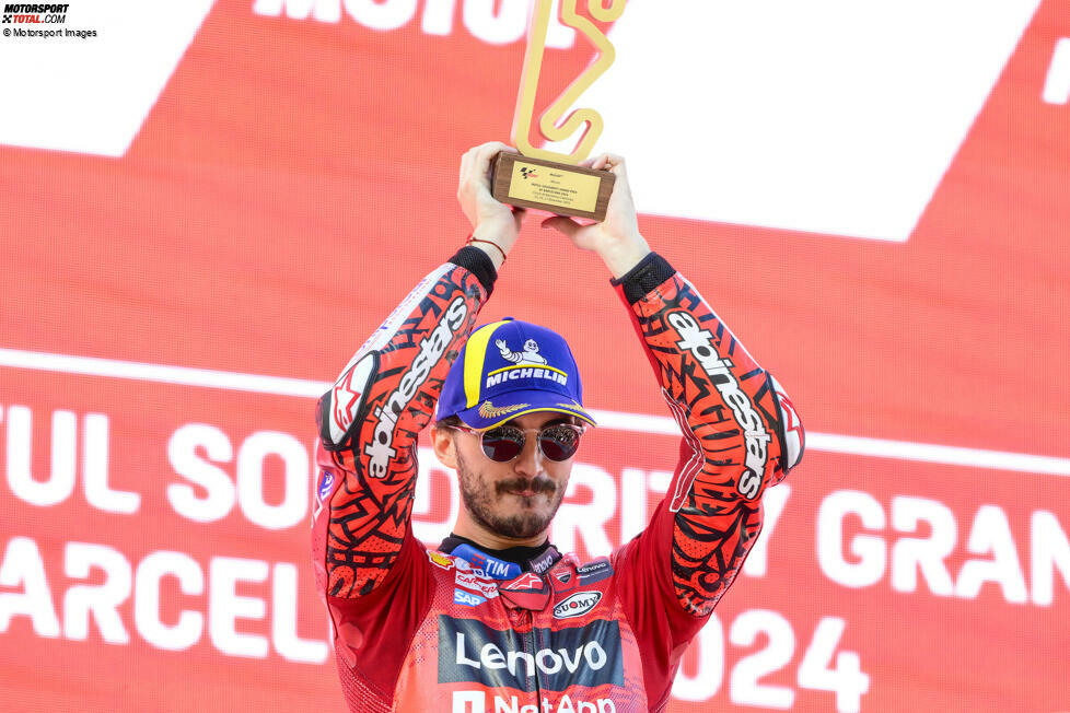 19 Siege haben Ducati-Fahrer in der MotoGP-Saison 2024 eingefahren. Das ist ein neuer Allzeitrekord. Die meisten Siege gehen auf das Konto von Werkspilot Francesco Bagnaia, der am Sonntag elfmal gewann.