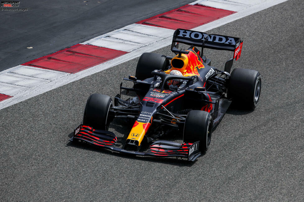 Nach einer längeren Durststrecke ohne Titel seit 2013 gelingt Red Bull 2021 wieder ein Gesamtsieg in der Formel 1: Max Verstappen wird Weltmeister im RB16B, bei dem Newey natürlich involviert war.
