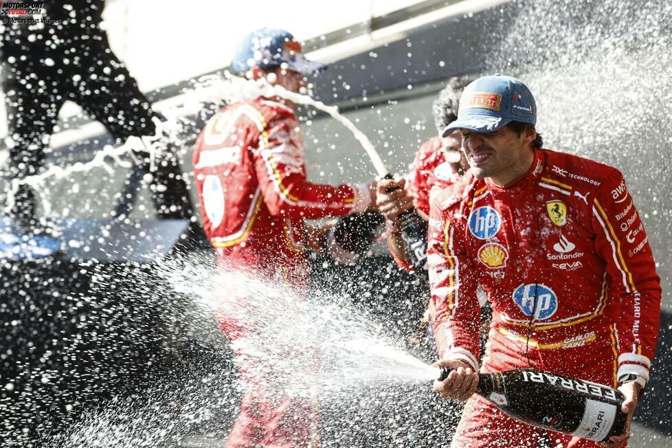19. USA: Totaler Triumph für Ferrari! erst gewinnt Sainz den Sprint, dann Leclerc das Rennen vor seinem Teamkollegen. Der Monegasse kommt Norris wieder näher, der mit Rang drei aber nicht allzu viel verliert. Stand: 1. Norris (342), 2. Leclerc (306), 3. Piastri (277), 4. Sainz (244), 5. Hamilton (206).