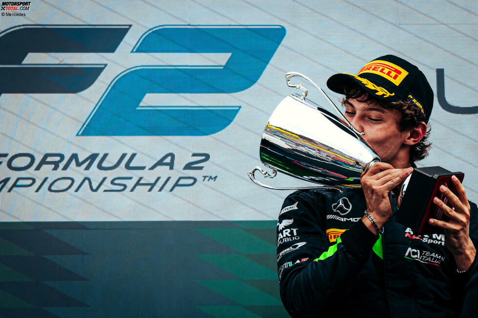 ... im Sommer steht Antonelli in Silverstone zum ersten Mal ganz oben auf dem Treppchen: Er gewinnt das Sprintrennen  und kurz darauf am Hungaroring sein erstes Formel-2-Hauptrennen.