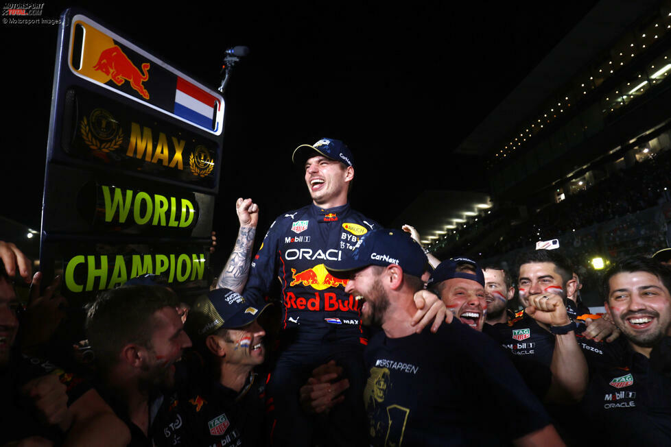 ... wiederholt sich nicht in der WM: Red-Bull-Fahrer Max Verstappen sichert sich vorzeitig den Titel. Leclerc wird WM-Zweiter.